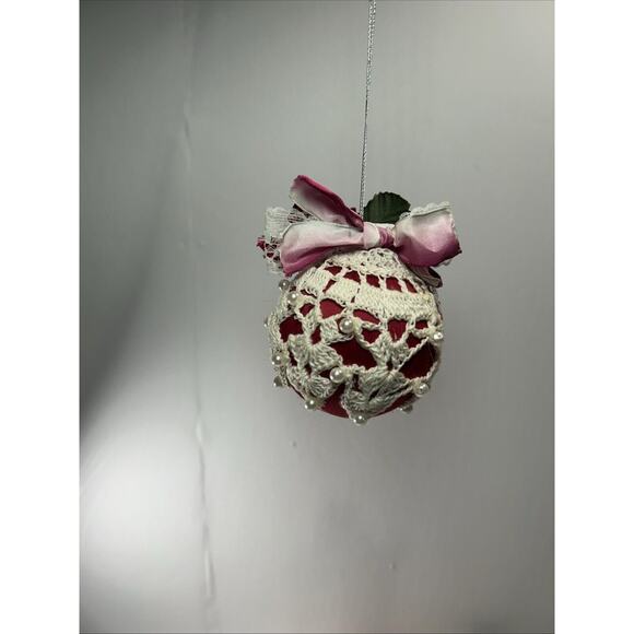 Vintage Crochet Christmas Ornaments Lot of 7 Handmade Ball Decor w/ Flowers - Picture 4 of 16